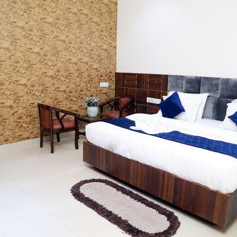 Deluxe Room image 3